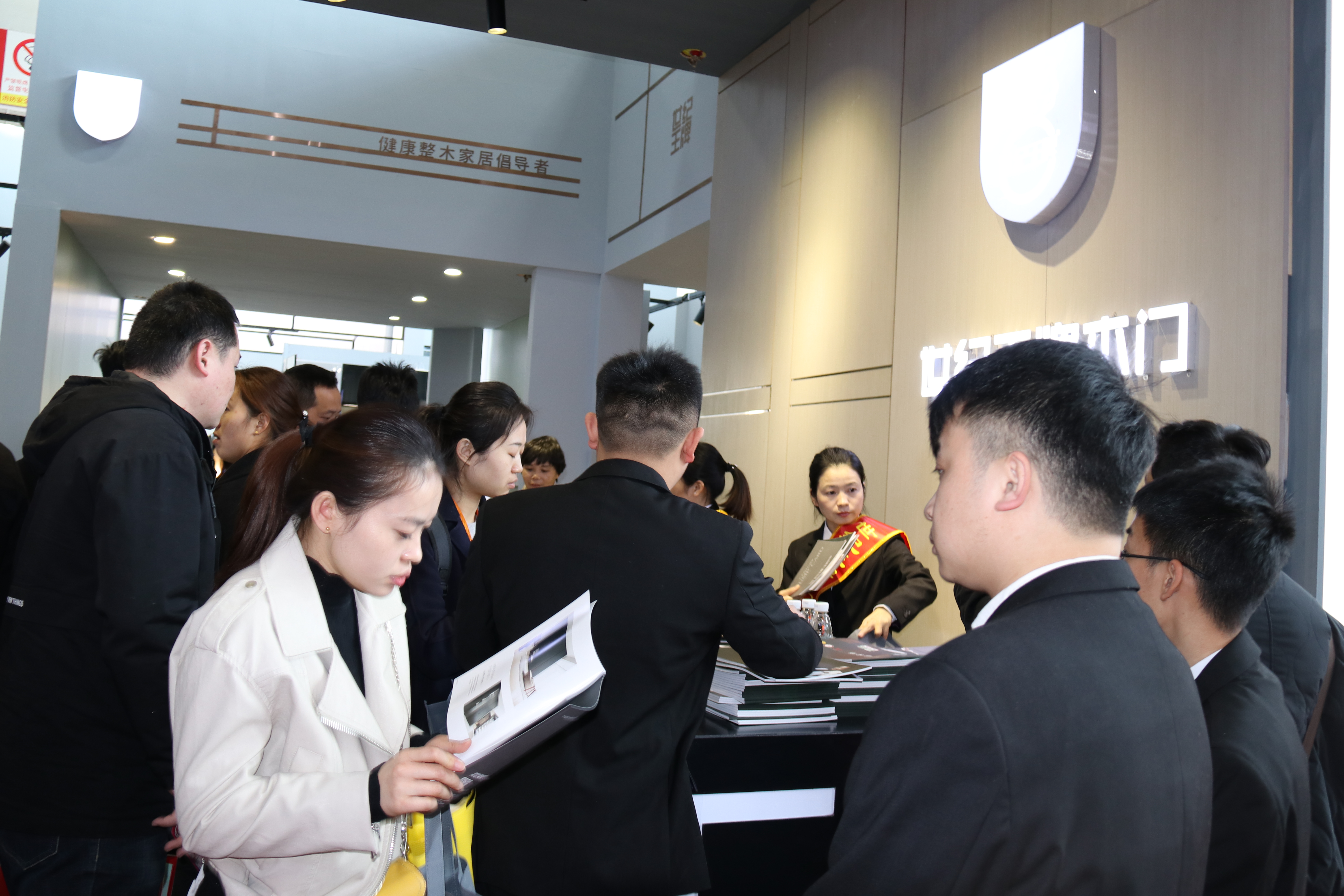 世纪王牌木门的新款,北京国际木门展