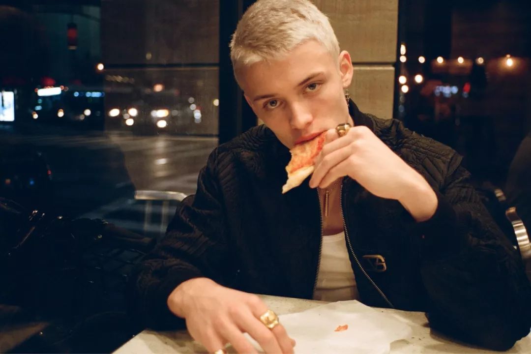 大二学生感染hiv,家人的温暖让他重拾希望!