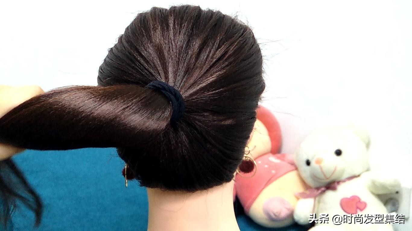 气质丸子头的简单扎法蓬松中长发,俏皮丸子头的简单扎法中长发