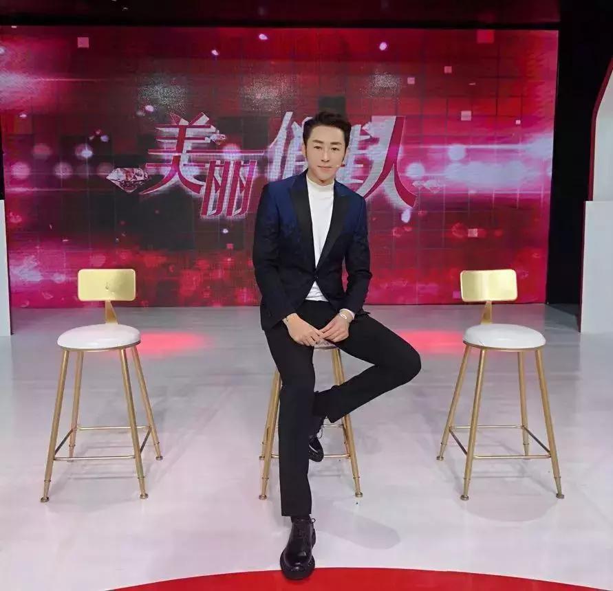 我和5个男美妆博主聊了聊,输了输了