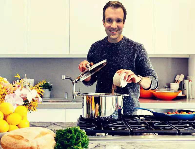 你长得又不漂亮，老外怎么会一眼爱上你？朋友一句话点醒了我