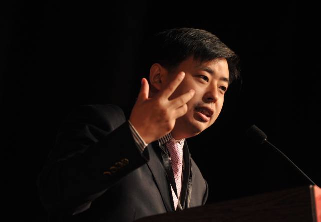 又一个湖北富豪崛起,夫妻把十元店开遍全球,现在一年营收2百亿