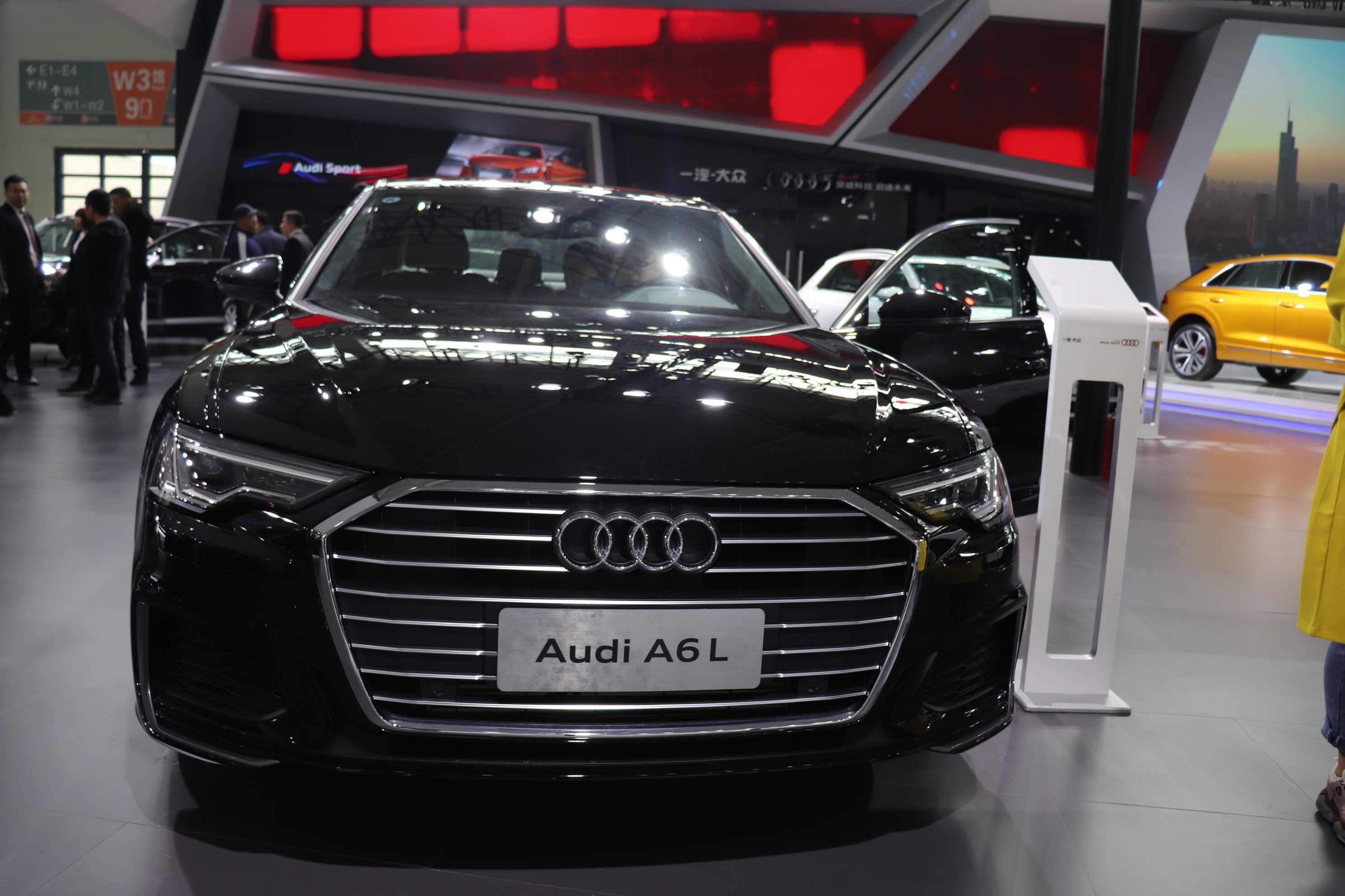 与奔驰宝马奥迪齐名的车,奥迪为什么比宝马奔驰低一个档次