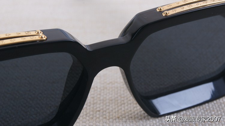 眼镜坏了用哪种胶才能粘好,眼镜坏了修补一下