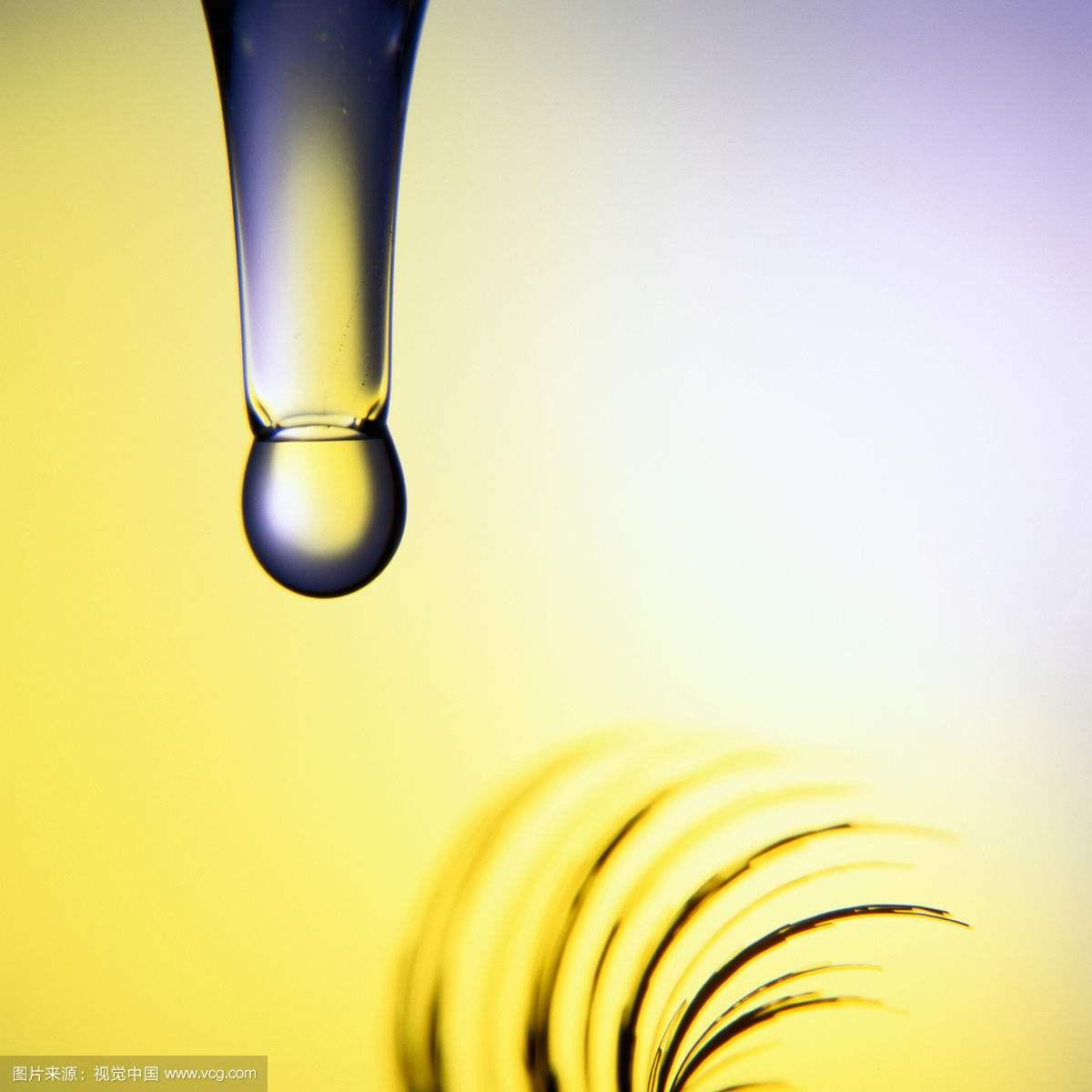 9岁女孩从近视变“老花”，原来又是妈妈在家当“神医”