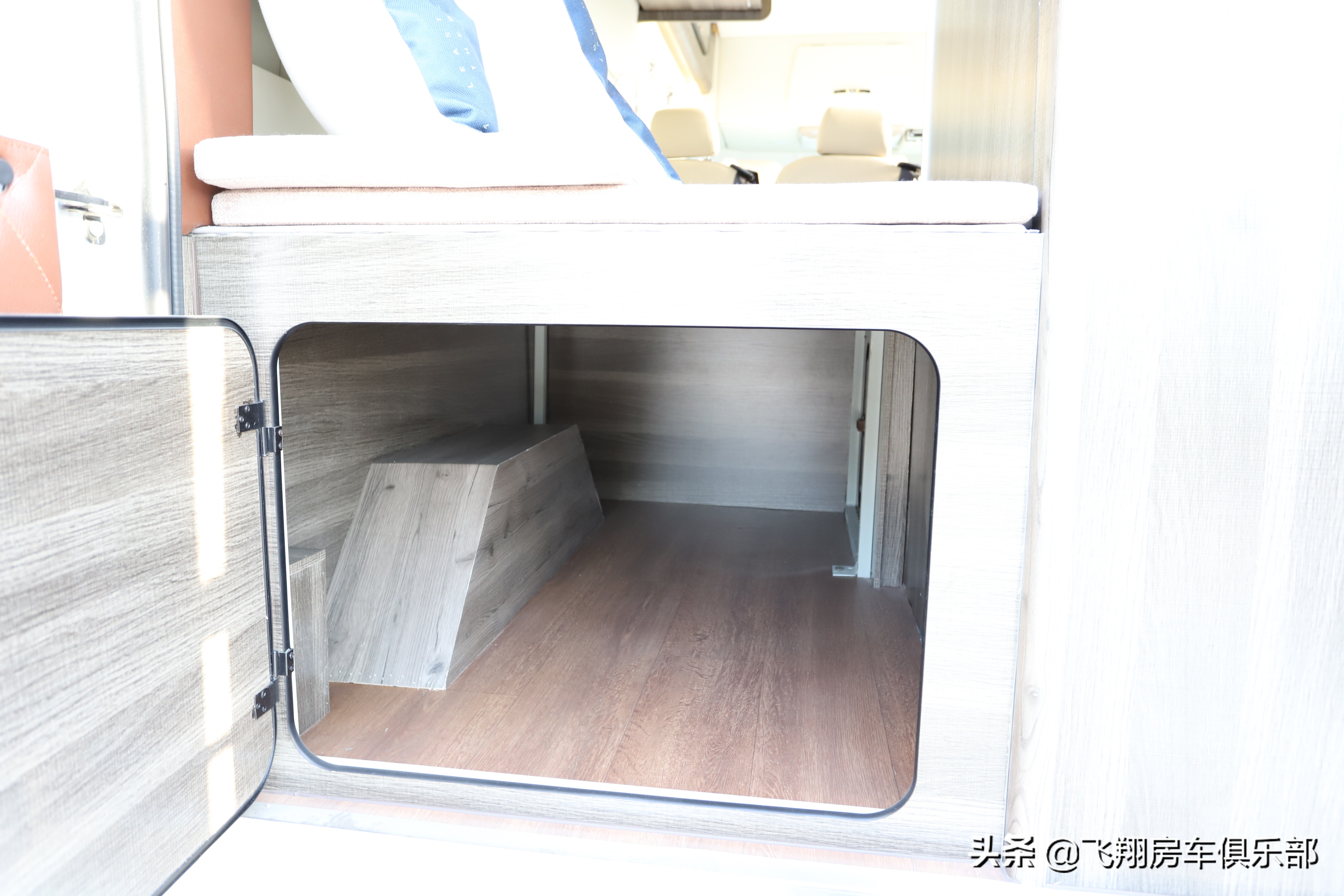 福特进口3.5tt双涡轮增压四驱房车,低调新福特全顺