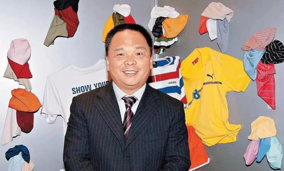 花1亿给员工包车，20年没人离职！他跟996对着干，却年赚230亿