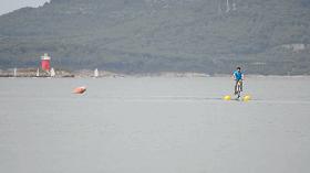 可以轻功水上漂的自行车,让自行车在水上骑行用的东西