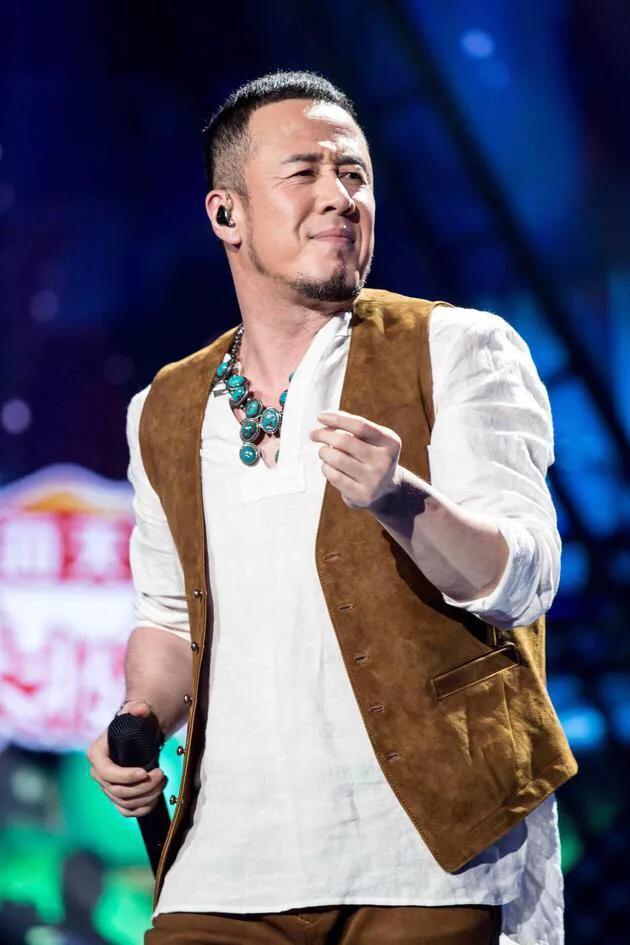 35岁杨坤现状,杨坤落魄到工地唱歌