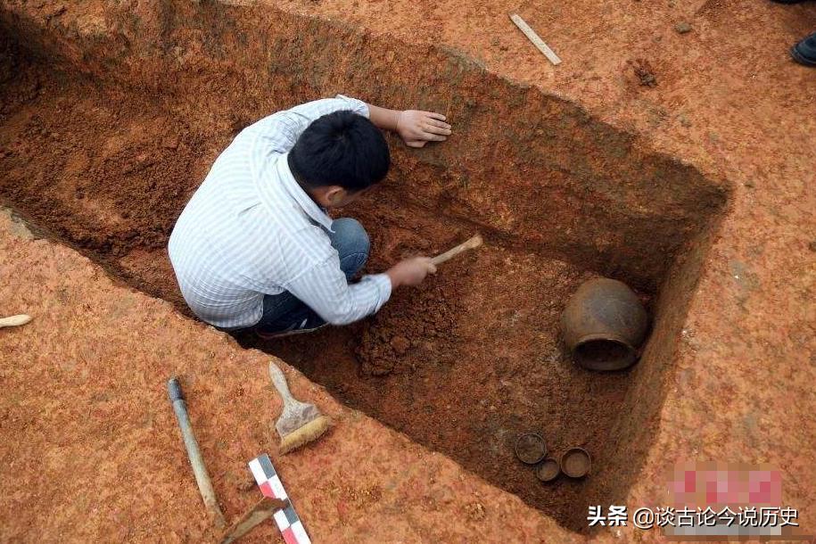 中国考古挖掘出几个干尸,湖北挖出千年不腐男尸