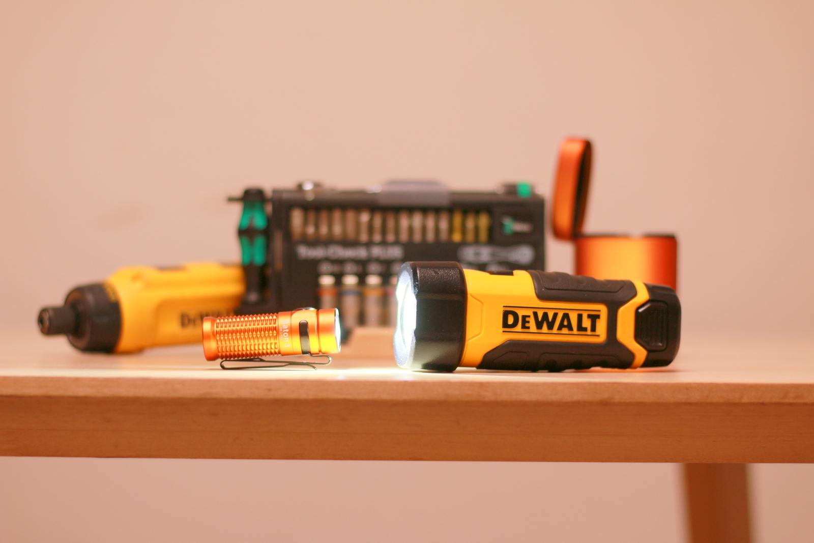 傲雷baton3手电筒特别版,傲雷baton3pro紫色