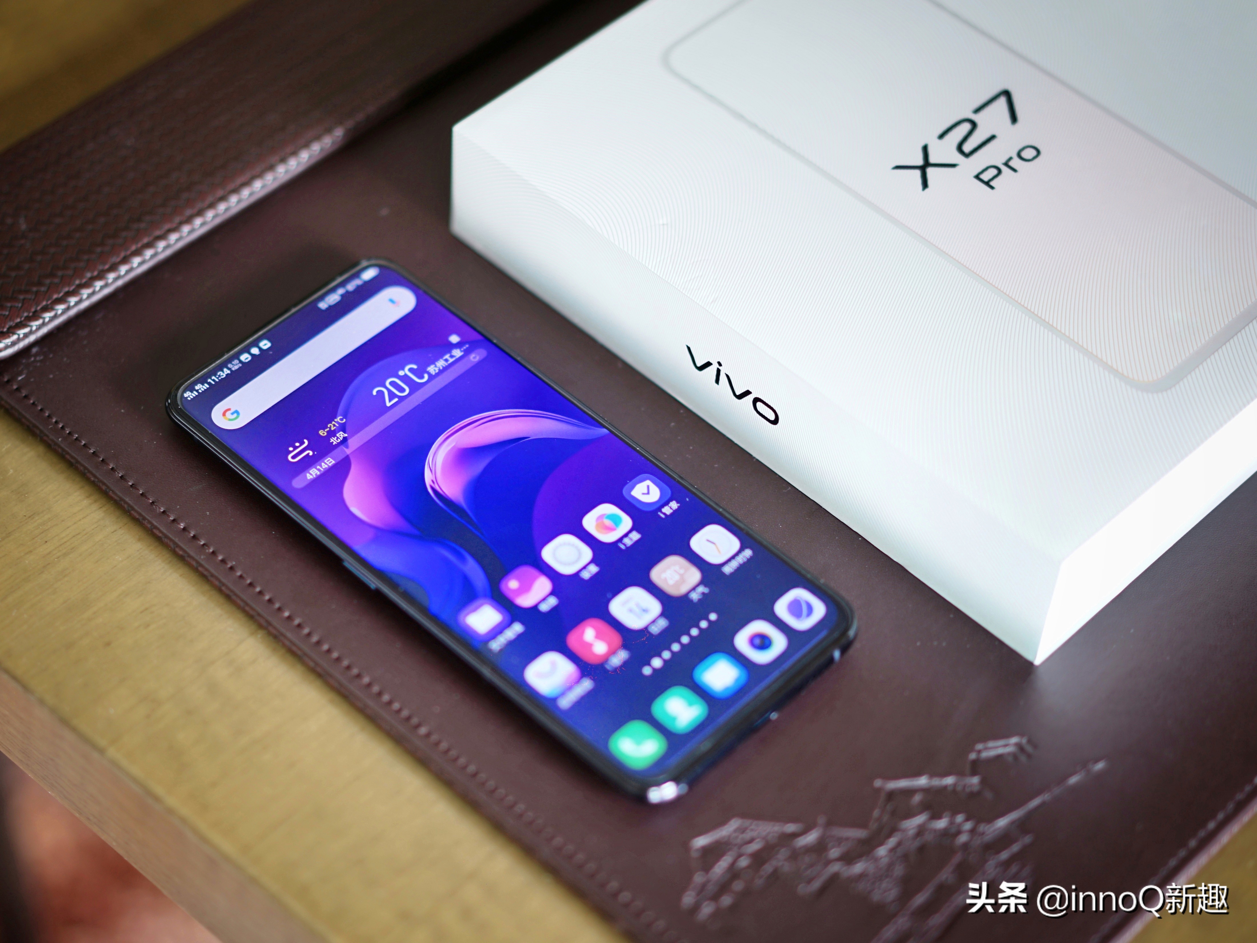 看！这部手机真的完整诠释了什么叫『五彩斑斓的黑』