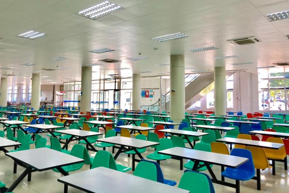 华北超豪华大学：宿舍空调暖气、阳台一应俱全，还坐拥6大网红餐厅！