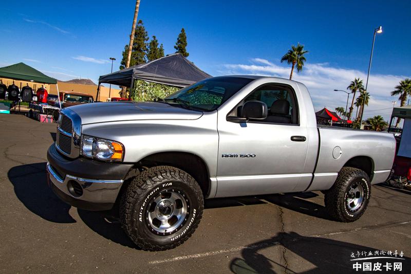 最好的改装就是换好的轮胎,前窄后宽的轮胎改装