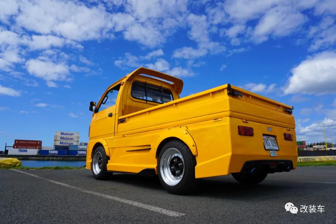 中置四驱五速手动的双门超跑,今晚我在秋名山等你