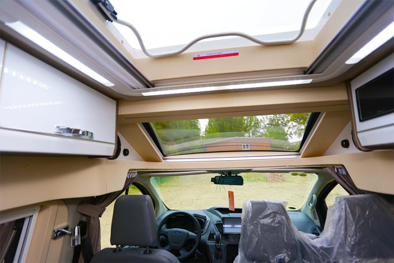 福特新全顺买柴油还是汽油好,宇通新全顺房车b520