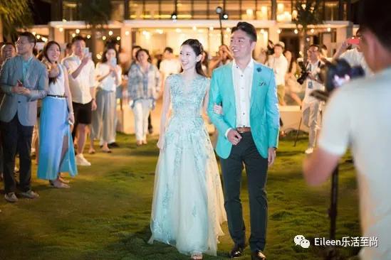 合影被裁？奶茶妹妹的千亿名媛晋级路还有多长？