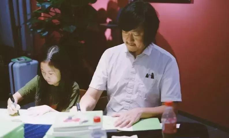 女儿奴的最高境界！这三个爸爸把女儿画进画里，美哭了......