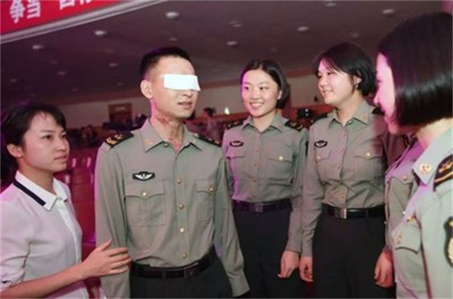 排雷英雄杜富国奖励了多少钱,排雷英雄杜富国现在的待遇如何