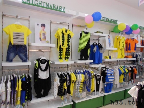 最新童装店双门头装修效果图,童装店怎么装修才有顾客