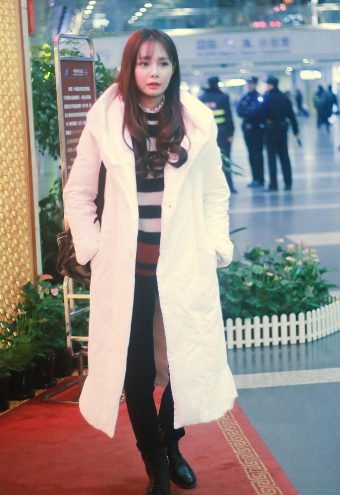 杨紫宋轶,宋轶羽绒服粉色