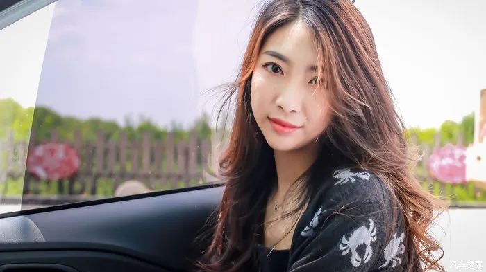 走稳重路线,北京现代ix35路上行驶视频