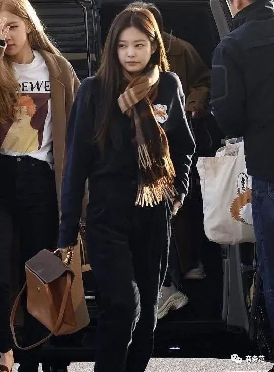 权志龙和jennie约会穿什么鞋,权志龙与jennie的穿搭