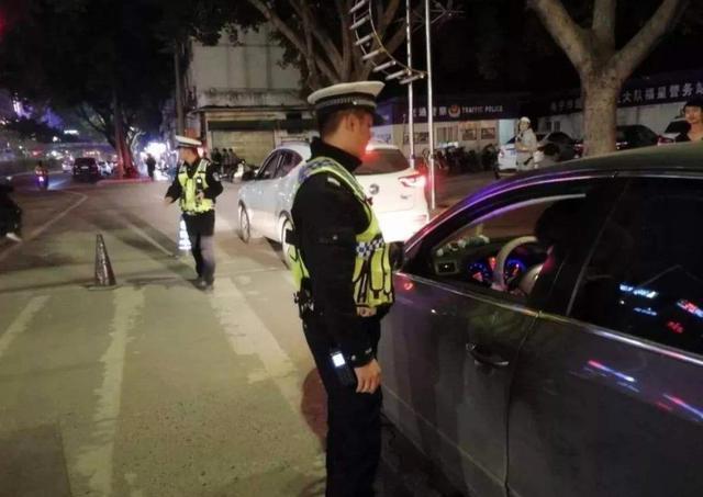 驾驶证忘带遇见交警怎么办,出门忘记带身份证被警察查怎么办