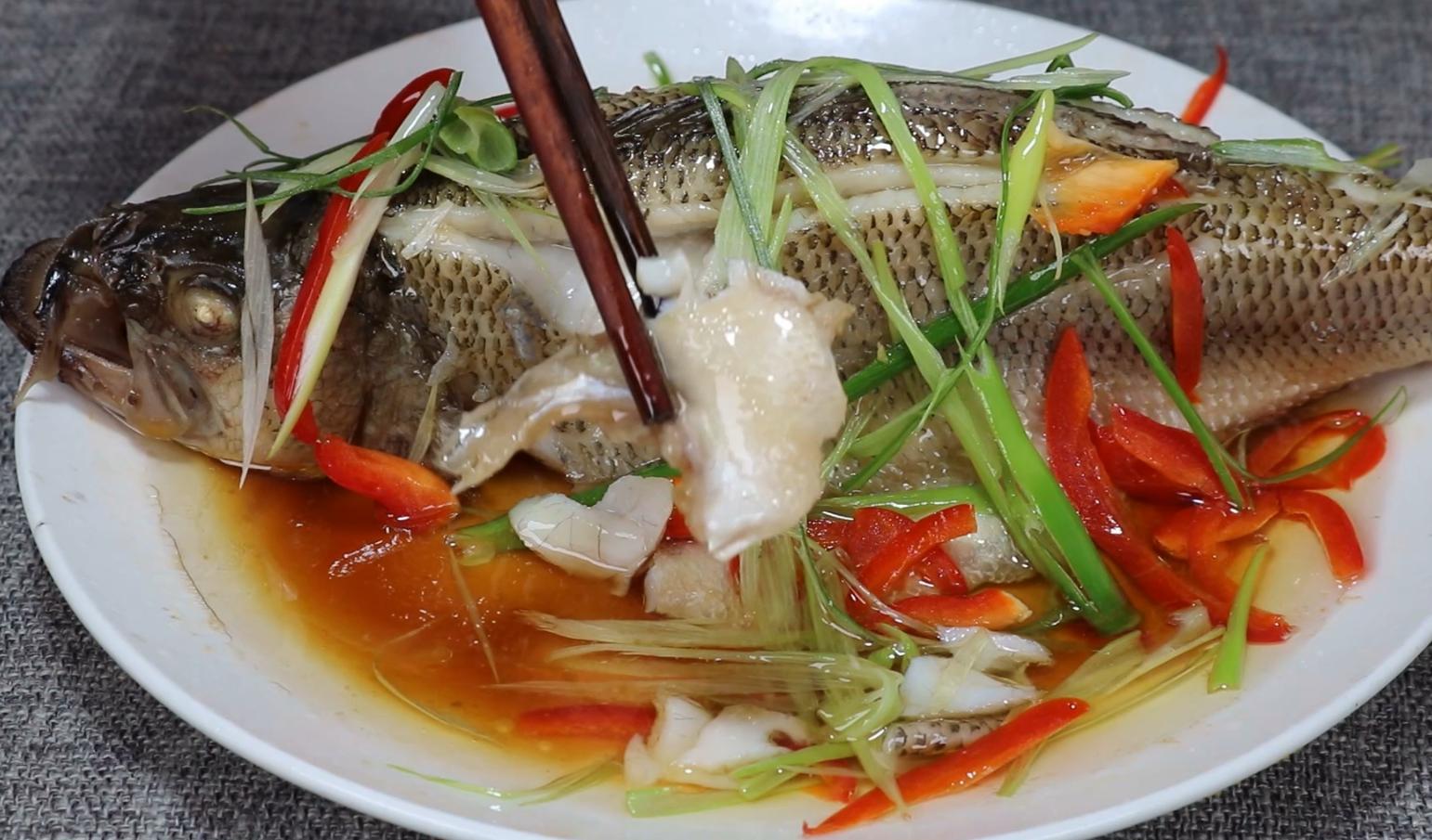 蒸鱼如何防止留水,蒸鱼放料酒的正确方法