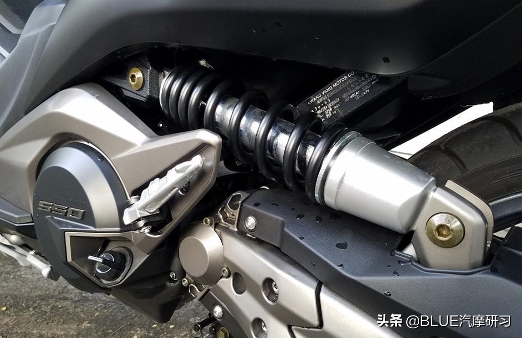 光阳ak550踏板车有什么黑科技,2022款光阳ak550踏板最高时速