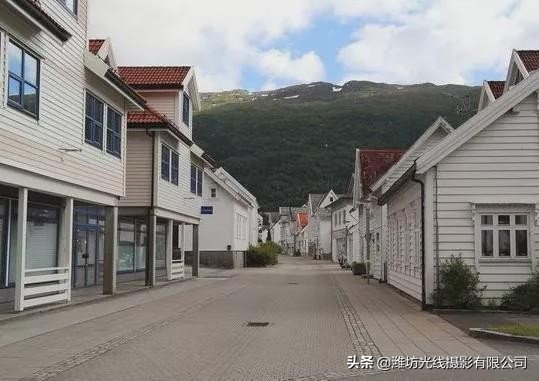 农村户口迁出土地是保留还是收回,户口迁出后原来房产怎么办