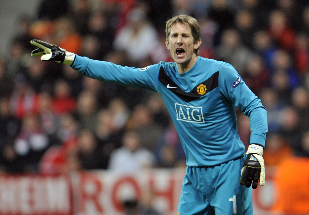 他加盟曼联时已34岁，身价200万，却最终成为了红魔二代门神