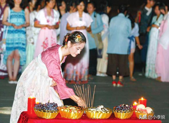 明日七夕愿天下有情人终成眷属,明日七夕歌曲原唱