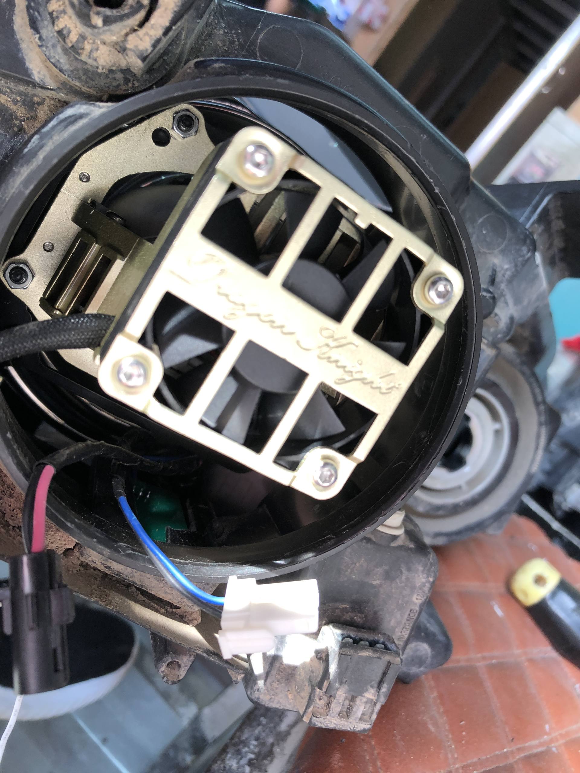 指南者改装自动大灯教程,指南者怎样自己更换车灯