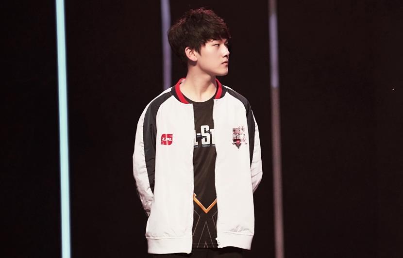 土豪粉为JKL登上LPL两周年送应援礼物,极尽奢华,阿水太幸福了