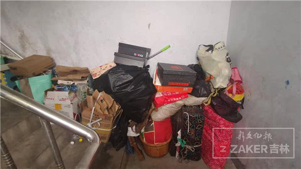 居民楼道里养鸡鸭,邻居愁坏居民