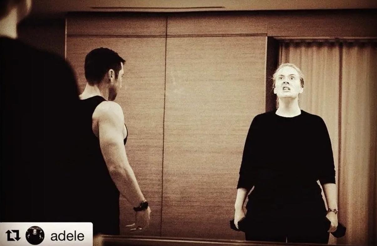 瘦了90斤阿黛尔情绪失控机场发飙,阿黛尔离婚或被分走6亿财产