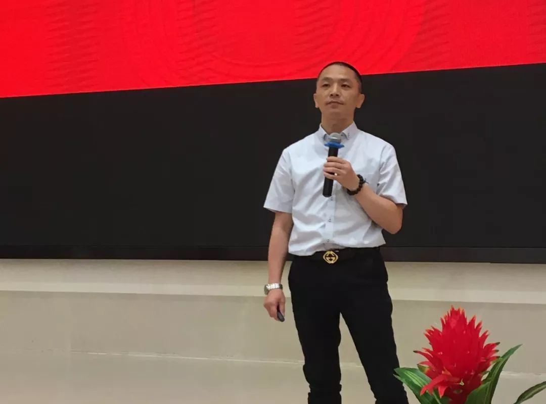 刚刚,何飞龙告别欧派。“小米”杀过来了?江湖风云突变