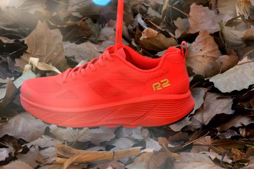 长距离跑步首选,为你的跑步增色:R2赤道LSD跑鞋评测