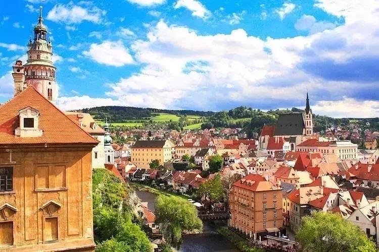 中国护照迎来最强时刻手中的护照又又又升值了！