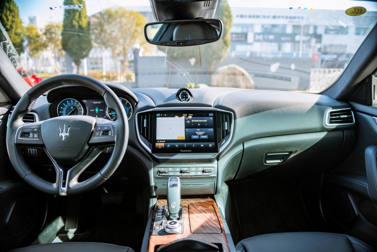 玛莎拉蒂ghibli3.0t声浪sport模式,玛莎拉蒂granturismo2023款声浪