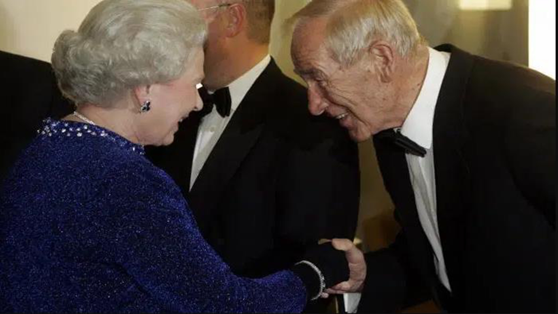 从普通纳粹伞兵，变成球场上的传奇门将，特劳特曼的别样人生