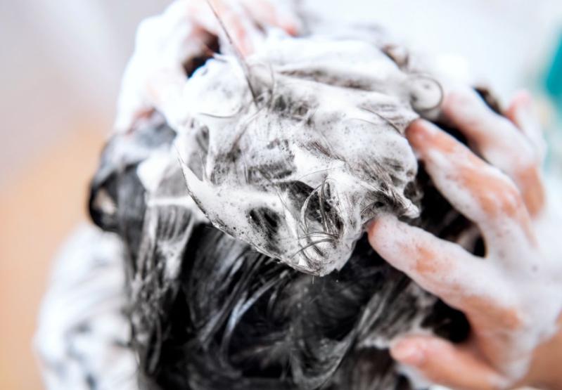 想让油性发质有所改善,做到这4点是关键!从此头发不再油腻腻