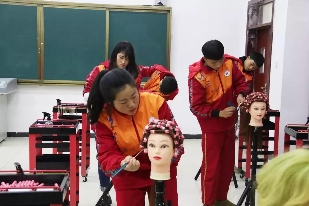 厉害了我们的新时代内容简介,松桃中等职业学校