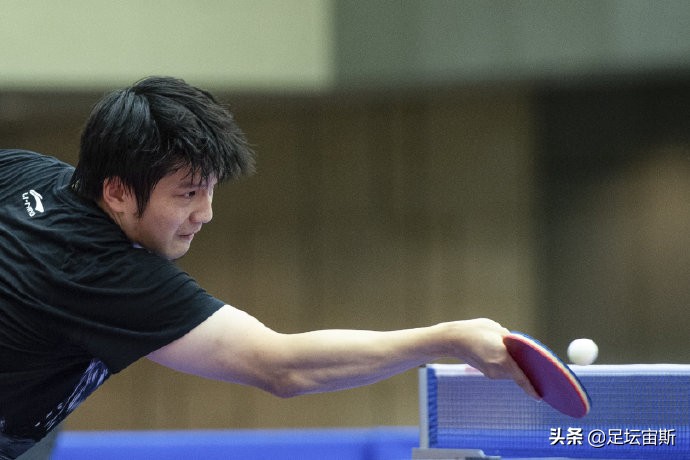 马龙樊振东刘国梁,刘国梁樊振东军装照