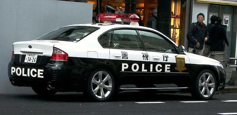 日本交警超跑,日本交警开跑车皇冠