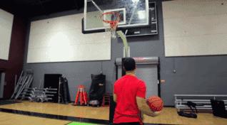 如何防住高个子的三步上篮,小个子好用的过人连招