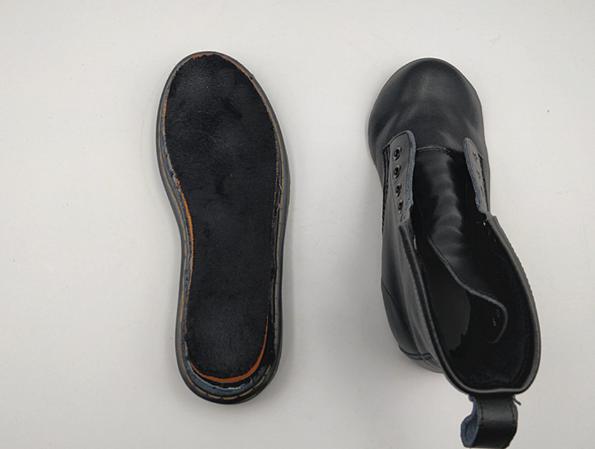 潮流百搭的马丁靴带收紧,时尚必备新款帅气马丁靴