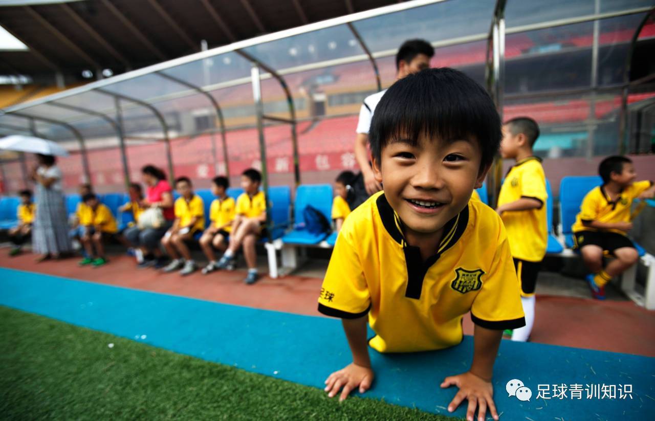 足球青训怎么做宣传,西班牙足球青训