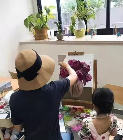 看到小朋友在墙上乱画时怎么说,小孩子在墙上乱画怎么清理掉